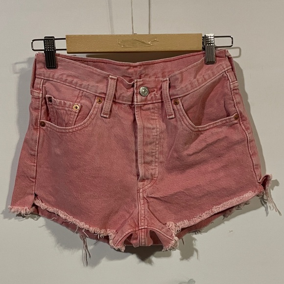 Levi’s premium Pink Denim Women Shorts - Picture 1 of 4